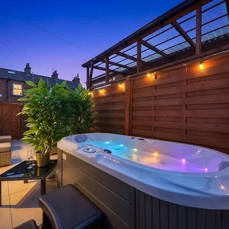 Tatil Evi Mayfield 98 Stylish Townhouse With Hot Tub *