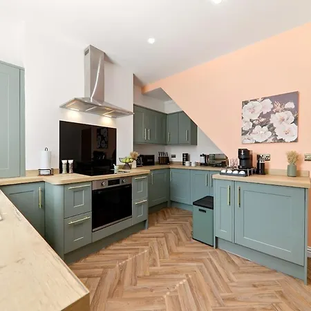 Mayfield 98 Stylish Townhouse With Hot Tub Tatil Evi Harrogate