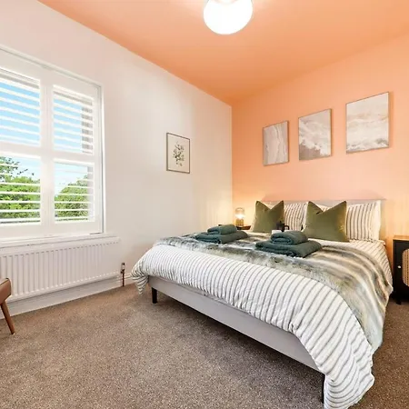 Mayfield 98 Stylish Townhouse With Hot Tub Tatil Evi Harrogate