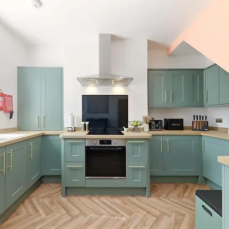 Mayfield 98 Stylish Townhouse With Hot Tub Harrogate
