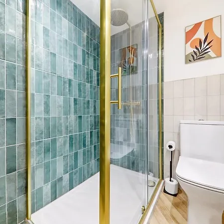 Mayfield 98 Stylish Townhouse With Hot Tub