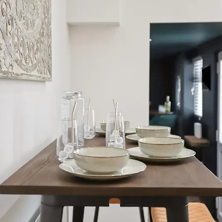 Mayfield 98 Stylish Townhouse With Hot Tub