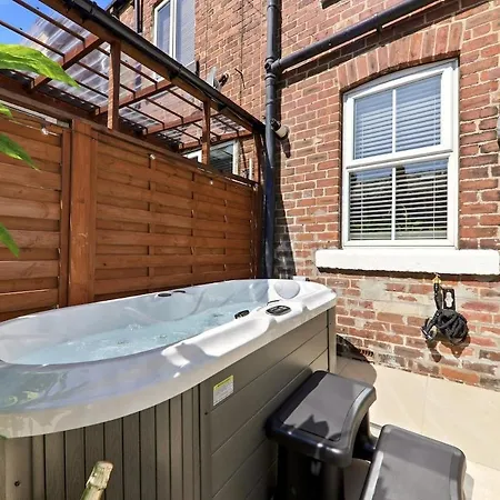 Mayfield 98 Stylish Townhouse With Hot Tub Tatil Evi *