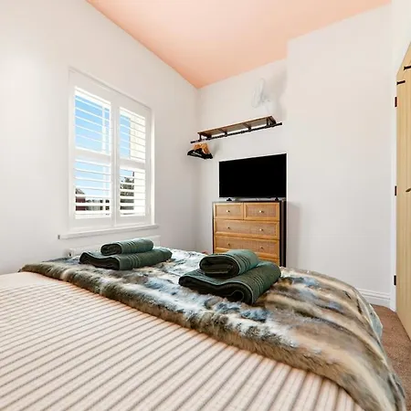 Mayfield 98 Stylish Townhouse With Hot Tub Tatil Evi