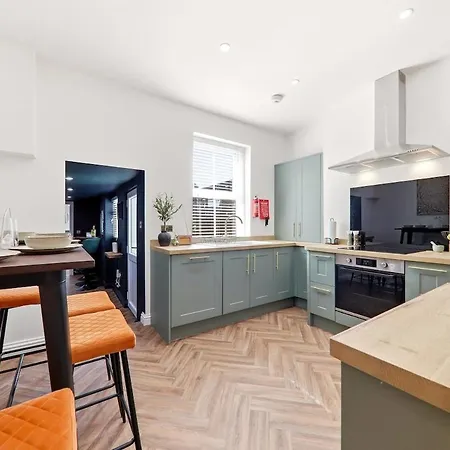 Mayfield 98 Stylish Townhouse With Hot Tub Tatil Evi Harrogate